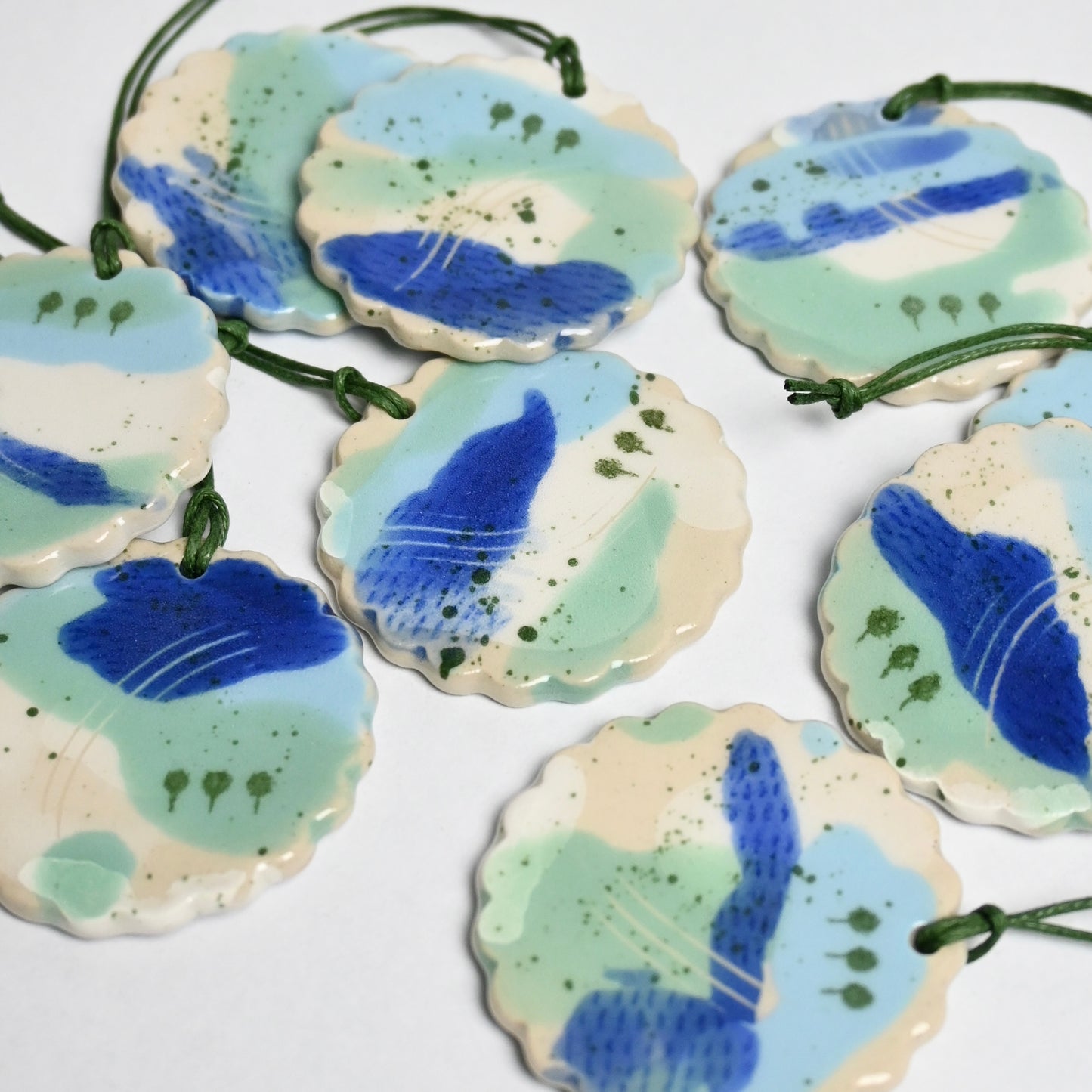 Ceramic Hanging Decoration - Landscape Scalloped Edge Circle