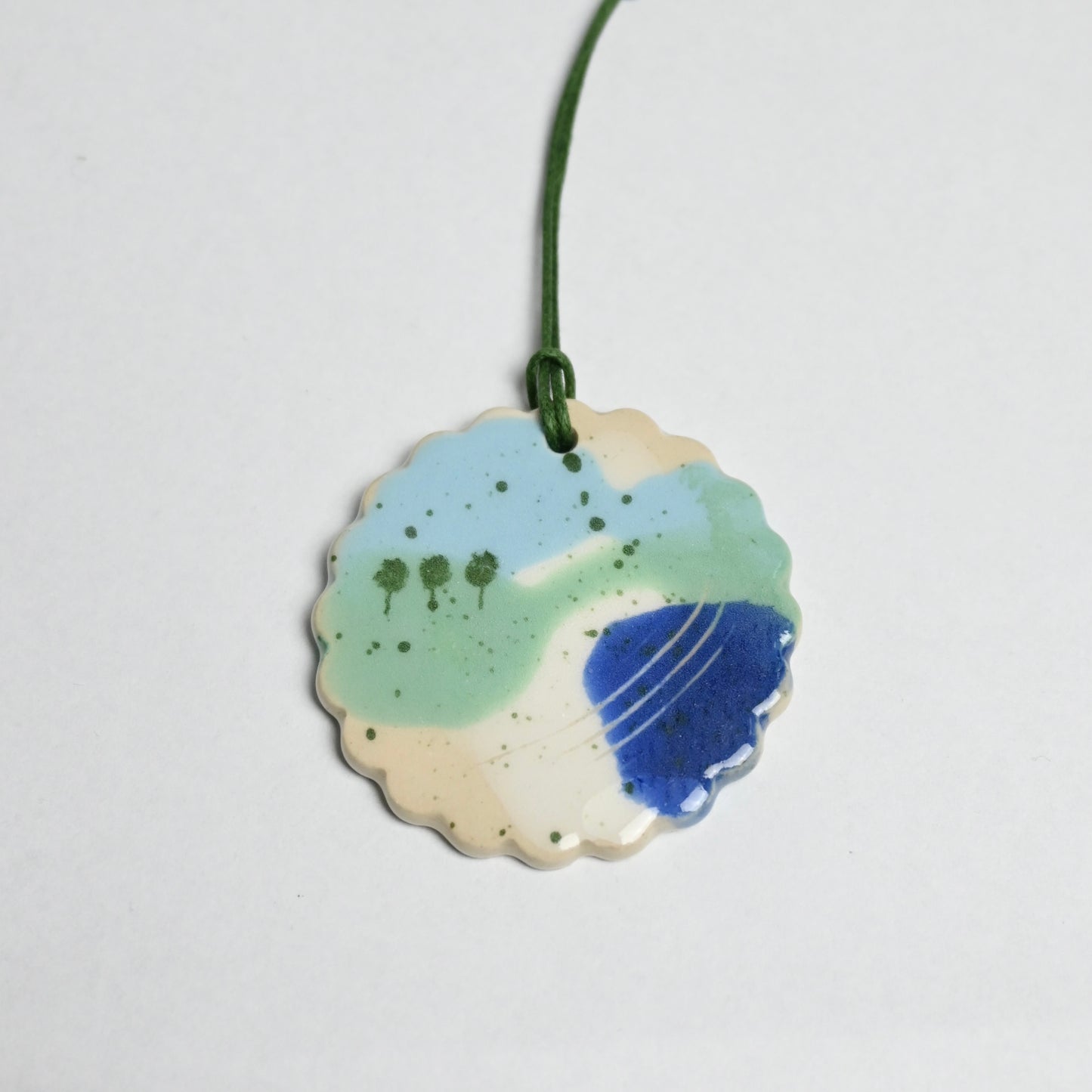 Ceramic Hanging Decoration - Landscape Scalloped Edge Circle