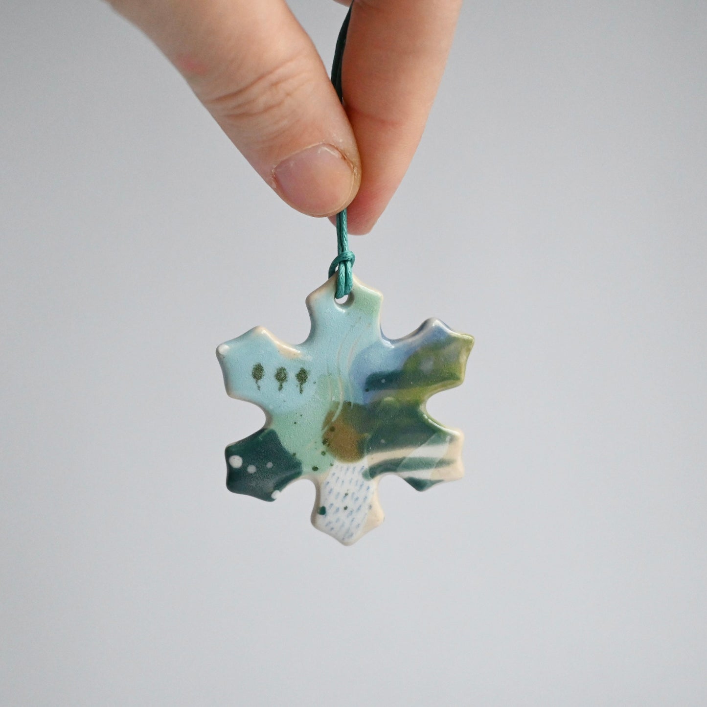 Ceramic Hanging Decoration - Mountains Meet The Sea Snowflake